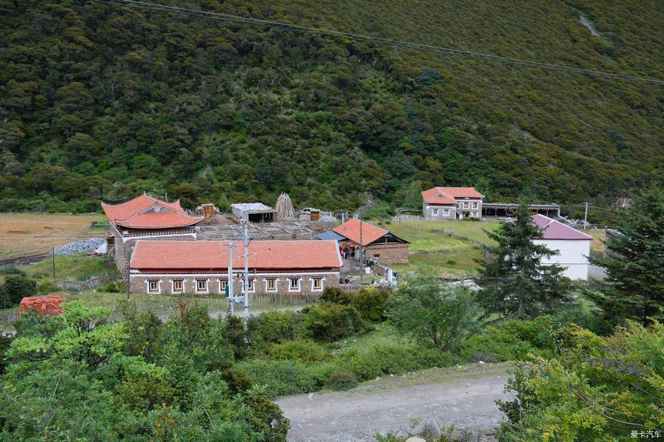 两个地方让我百去不厌，一个是四姑娘山，另一个就是贡嘎山！