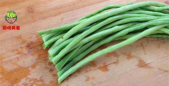 豆角有人焯水,有人直接炒,难怪不好吃,看饭店大厨师是怎么做的
