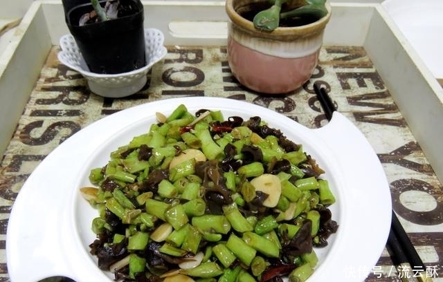 好吃|深秋,遇此菜要买点,3块钱一斤,素炒比肉好吃,再过几天就没了