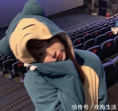 香肠|女孩经常对“嘴唇”做这3行为，迟早变樱桃嘴，香肠嘴妹子建议尝试