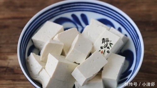 中午用2两肉炖了1锅菜，汤鲜菜香，无肉不欢的老公也抢着吃