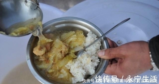 吞咽期|这种常见辅食真的不适合孩子，消化不了有害健康，很多奶奶经常喂