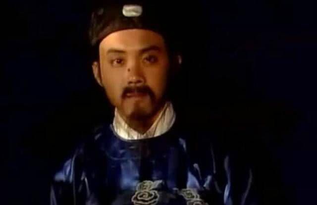  手里|《红楼梦》里这个小人，是打不死的小强，贾雨村也栽在他手里