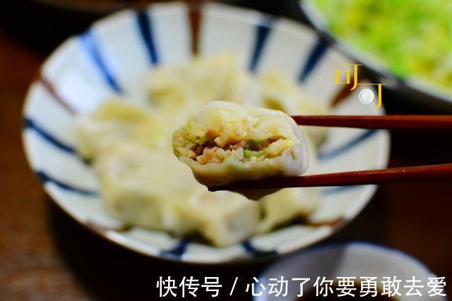 天气凉快起来，包点三鲜饺子当早餐，比每天啃面包舒服得多