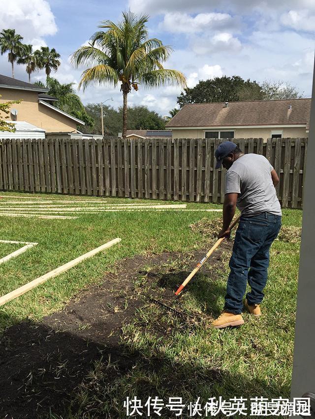 院子|院子不打水泥,铺20个木方格现浇混凝土,变现代庭院果然好看多了