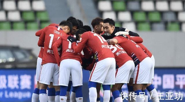 大连人|近8轮首胜!重庆队1-0大连人,张外龙跪地庆祝,保级救命3分