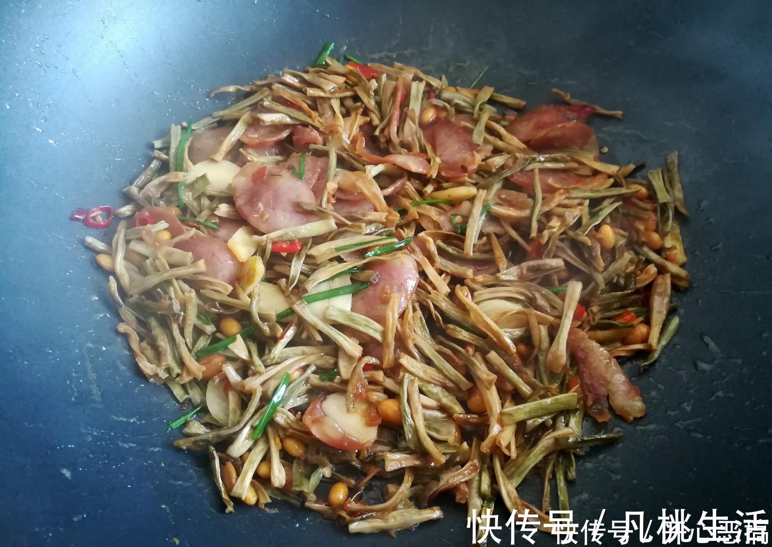 腊肠|过年回娘家，就馋妈妈做的这道菜，香润下饭，连吃三天都不腻