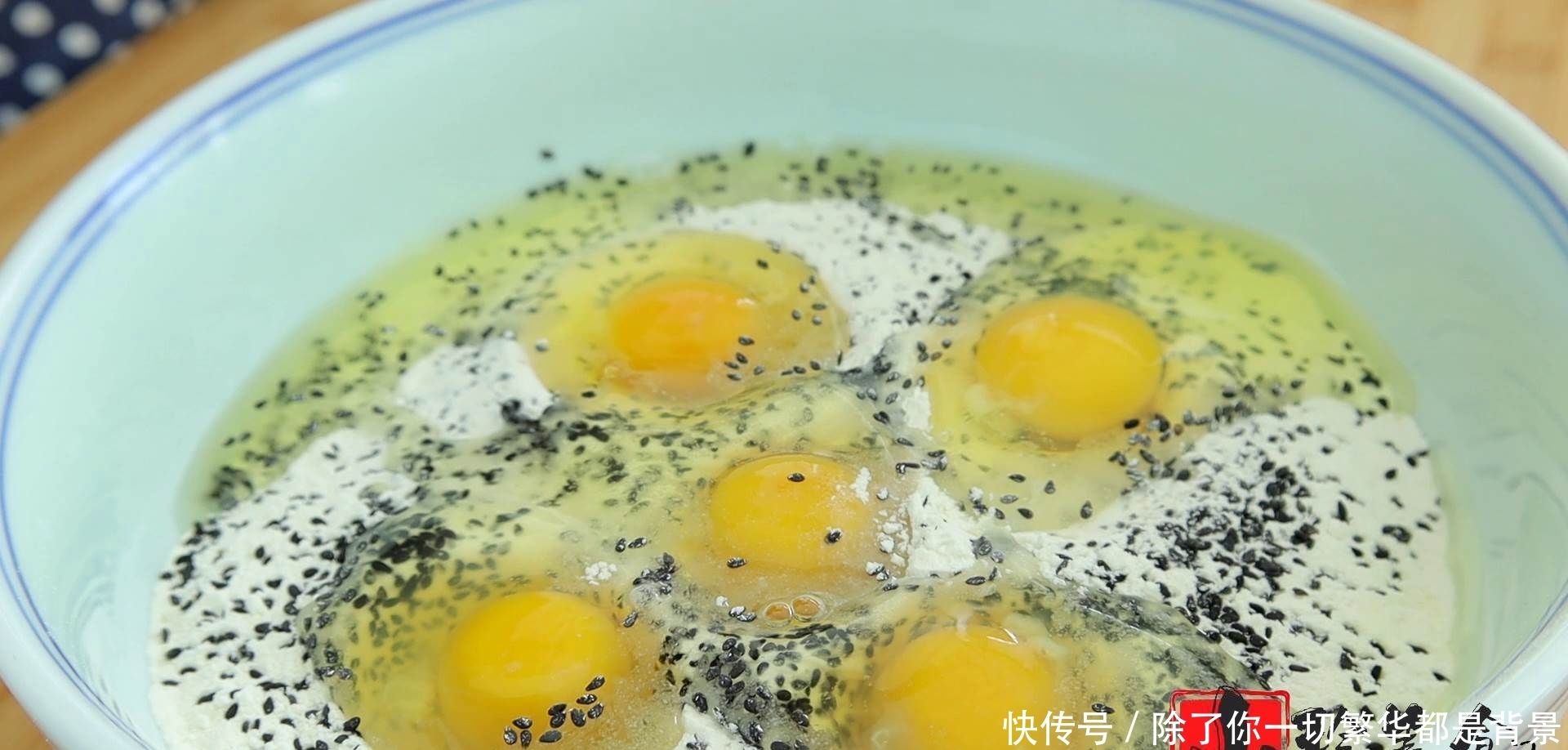 过年了，面粉别只蒸馒头，加5个鸡蛋，秘制一做，过年出锅抢光光