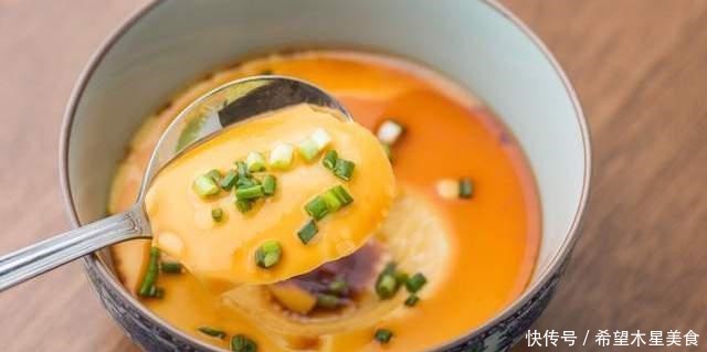 步骤|蒸鸡蛋羹时,要牢记4要点,掌握正确步骤,鸡蛋香软滑嫩无气孔