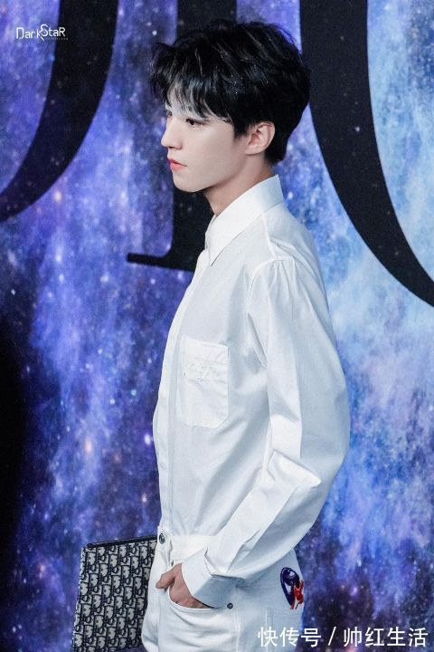 王俊凯、刘昊然综艺开录，却因航班惹争议，网友质疑他们耍节目组