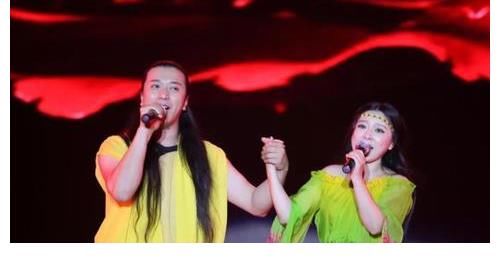 直播|豪言要开十万人的演唱会,今直播间不到200人,安与骑兵经历了啥