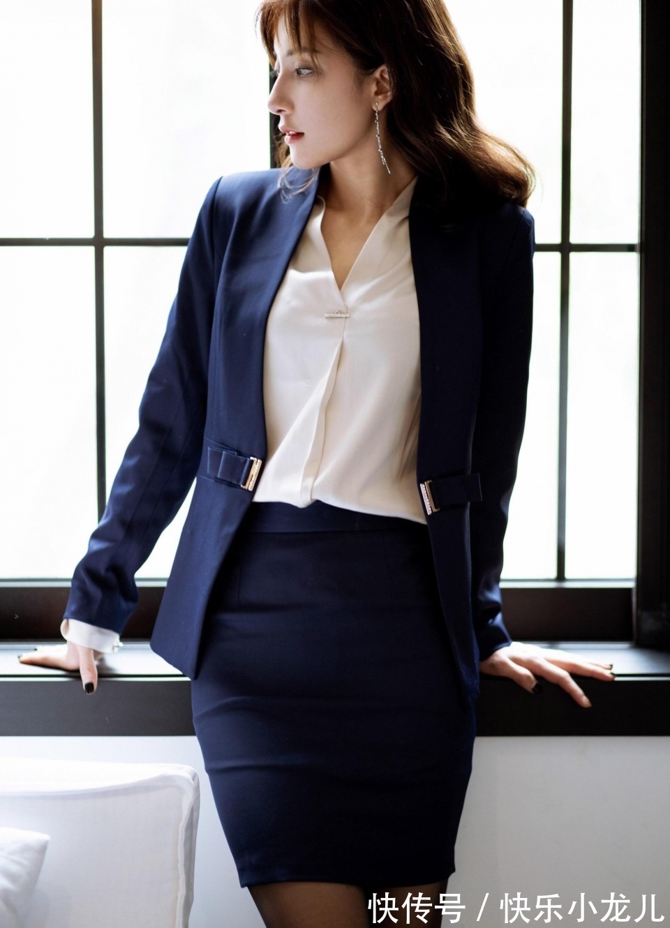 套裙|姐姐不仅长的像模特,举手投足都神似,清新装扮轻松又自然