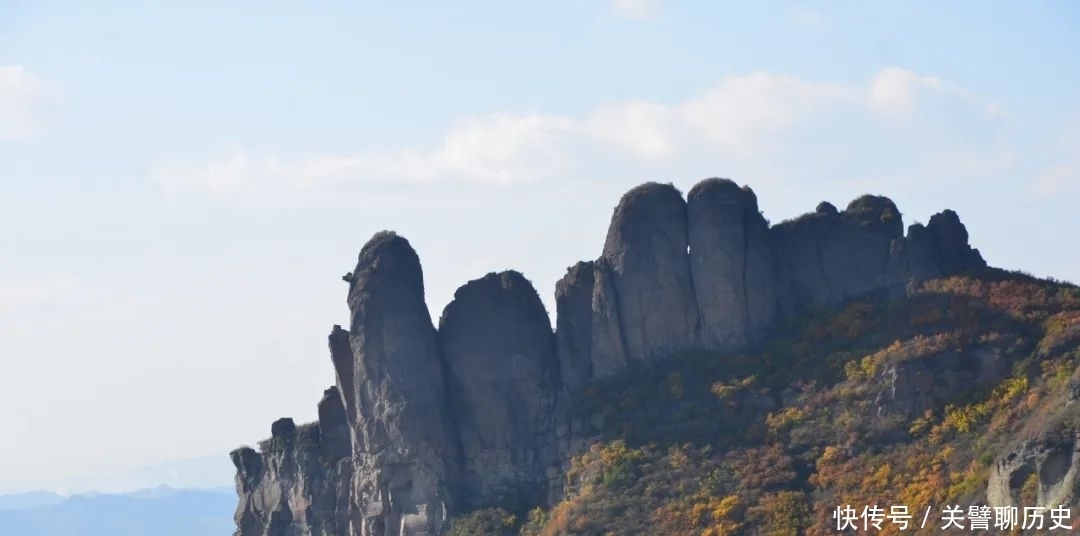 红照壁|承德双桥：鸡冠山上有金鸡，飞进了避暑山庄门前的影壁墙里