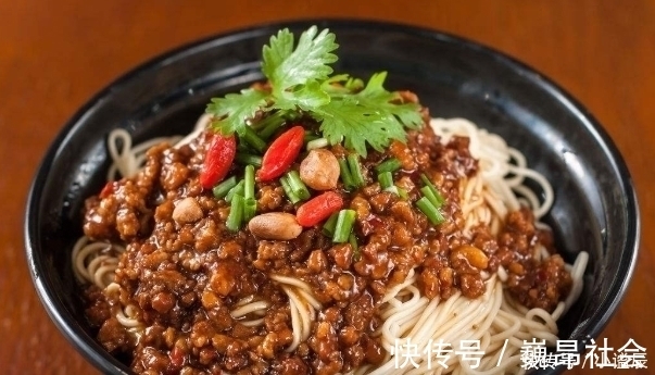 香菇|做手擀面时,万万不要再用水和面了换成它,面条更嫩滑,更筋道