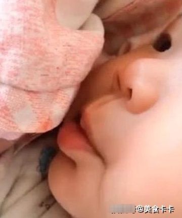 老母亲|妈妈听到被子里有声音,掀开被子,妈妈笑喷了