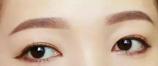 眼线和眉毛这样画才最迷人,今年女神都在这样化眼妆!