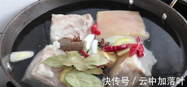 怪不得宴席上扣肉那么美味原来有技巧的,学好给亲人做!