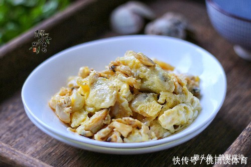 番茄|夏天,鸡蛋换个炒法,味道和营养都翻倍,比番茄炒蛋好吃百倍