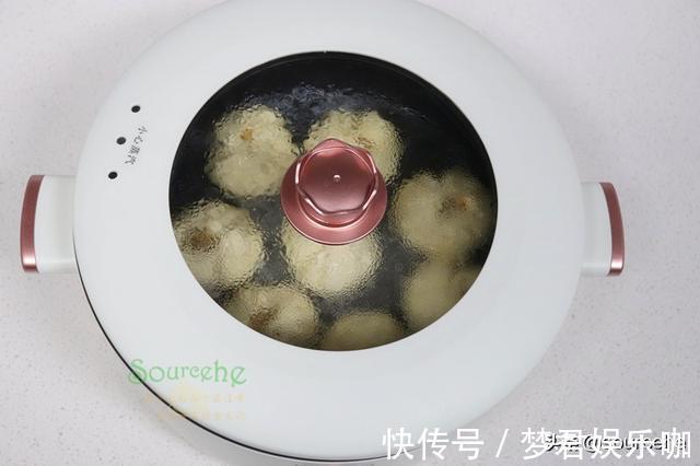 大白菜|教你做生煎包，皮薄不破也不焦，包底金黄酥脆，肉嫩鲜香多汁