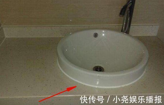 厨房|卫生间和厨房别用玻璃胶了,如今流行用塑钢泥替代,美观又实用