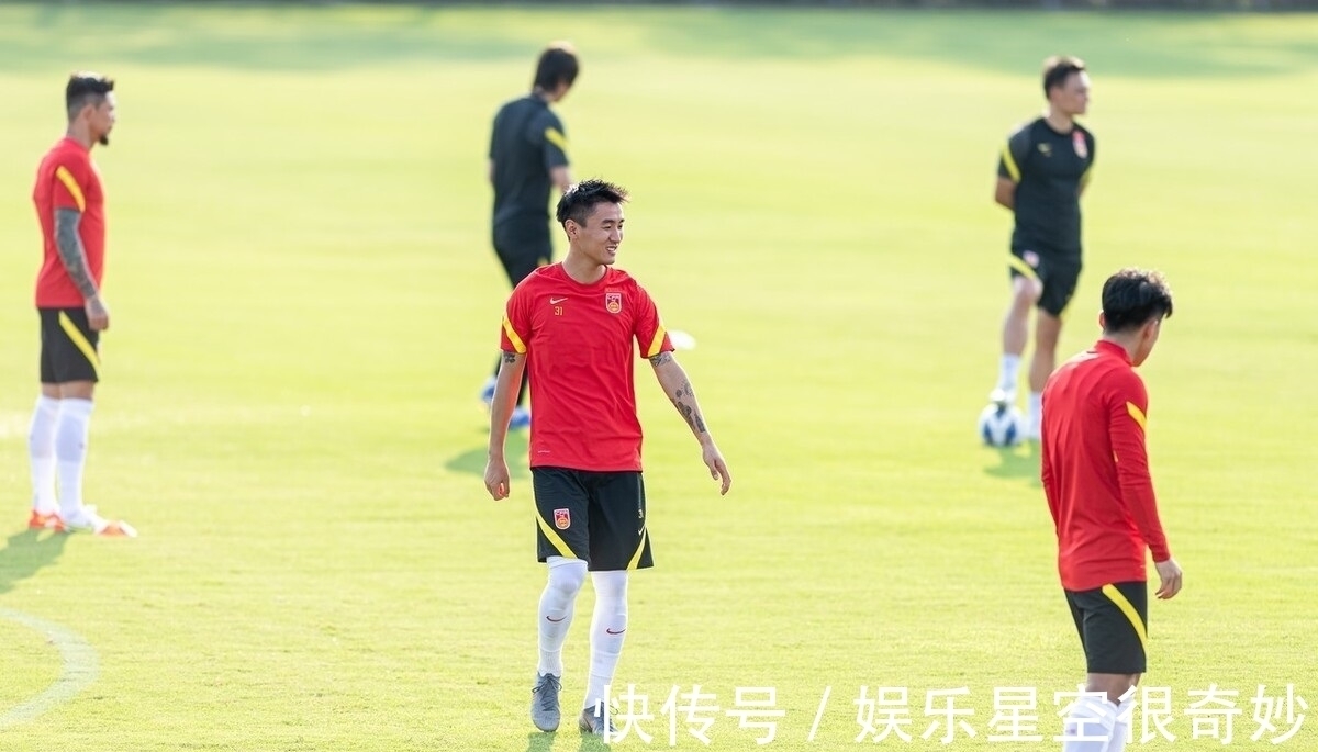 国家足联|26岁“国足C罗”出炉!国际足联称赞,称号超越武磊,12强赛利器
