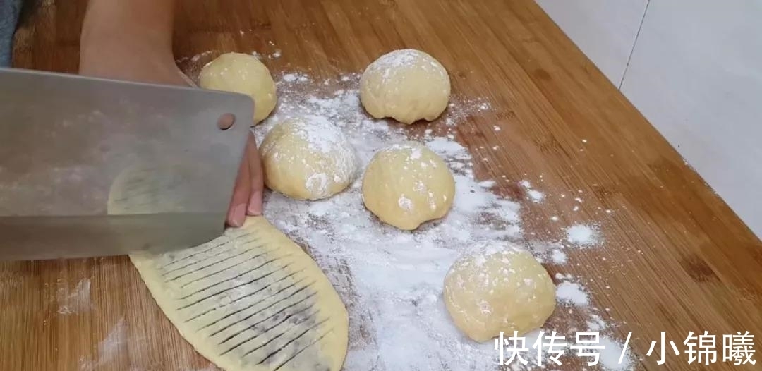面团|1斤面粉, 4个紫薯, 不用一滴水, 平底锅做的小面包, 边吃边流口水