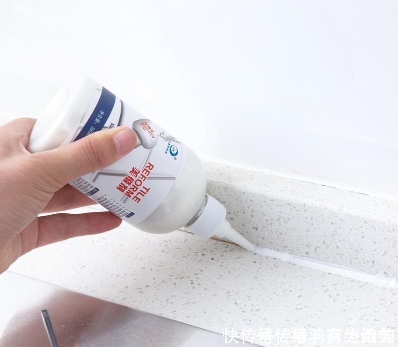 瓷砖|今后再买房，坚决不贴瓷砖，连踢脚线也要拆，现流行这样，高级
