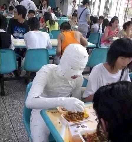 |搞笑图片幽默段子笑话哈哈,又一个把车开到河里的妹子,可以的