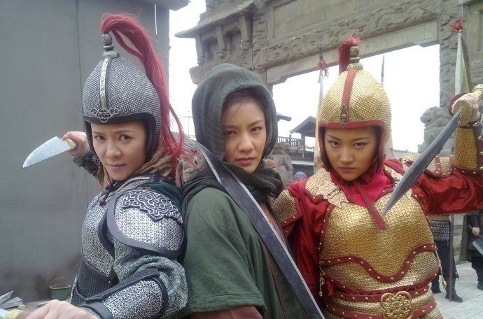 飞刀!水浒传中3个女将,2个惨死1个活了下来,为啥只有她得以善终!