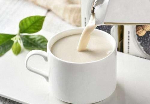 青青|喝牛奶的孩子与不喝牛奶的孩子,一年看出差别