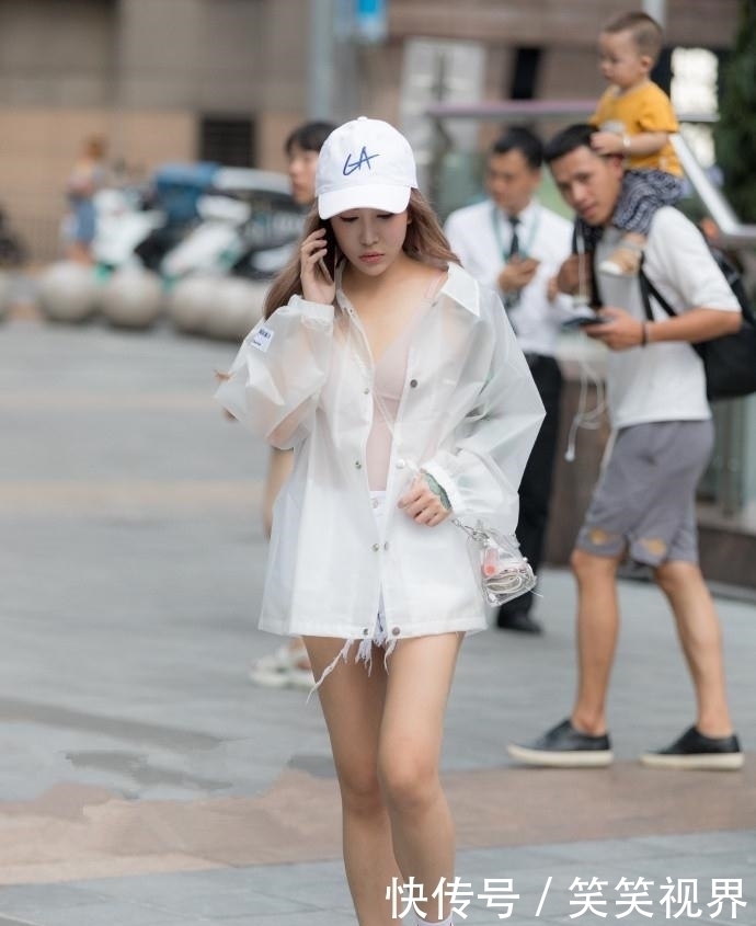 美女|街拍:第7位美女身材丰满,凹凸有致,既美丽又性感