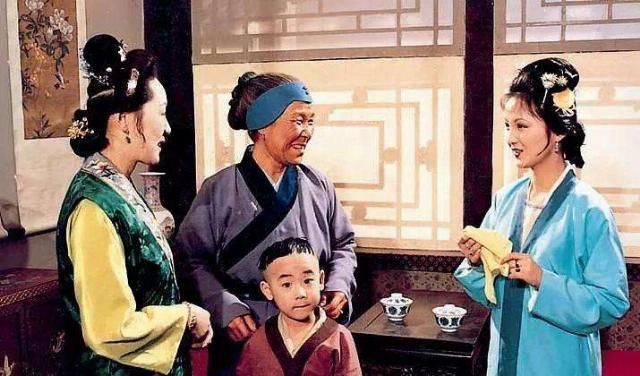 奸兄|伏笔千里丨刘姥姥初见王熙凤时,贾蓉乱入借屏风有何深意