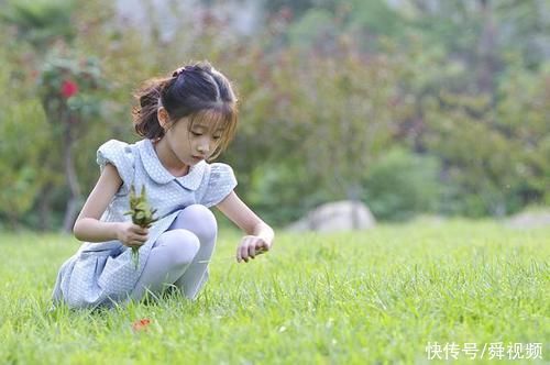 作业|幼儿园老师留下作业，让孩子画妈妈，收上来后第一张就忍不住笑喷