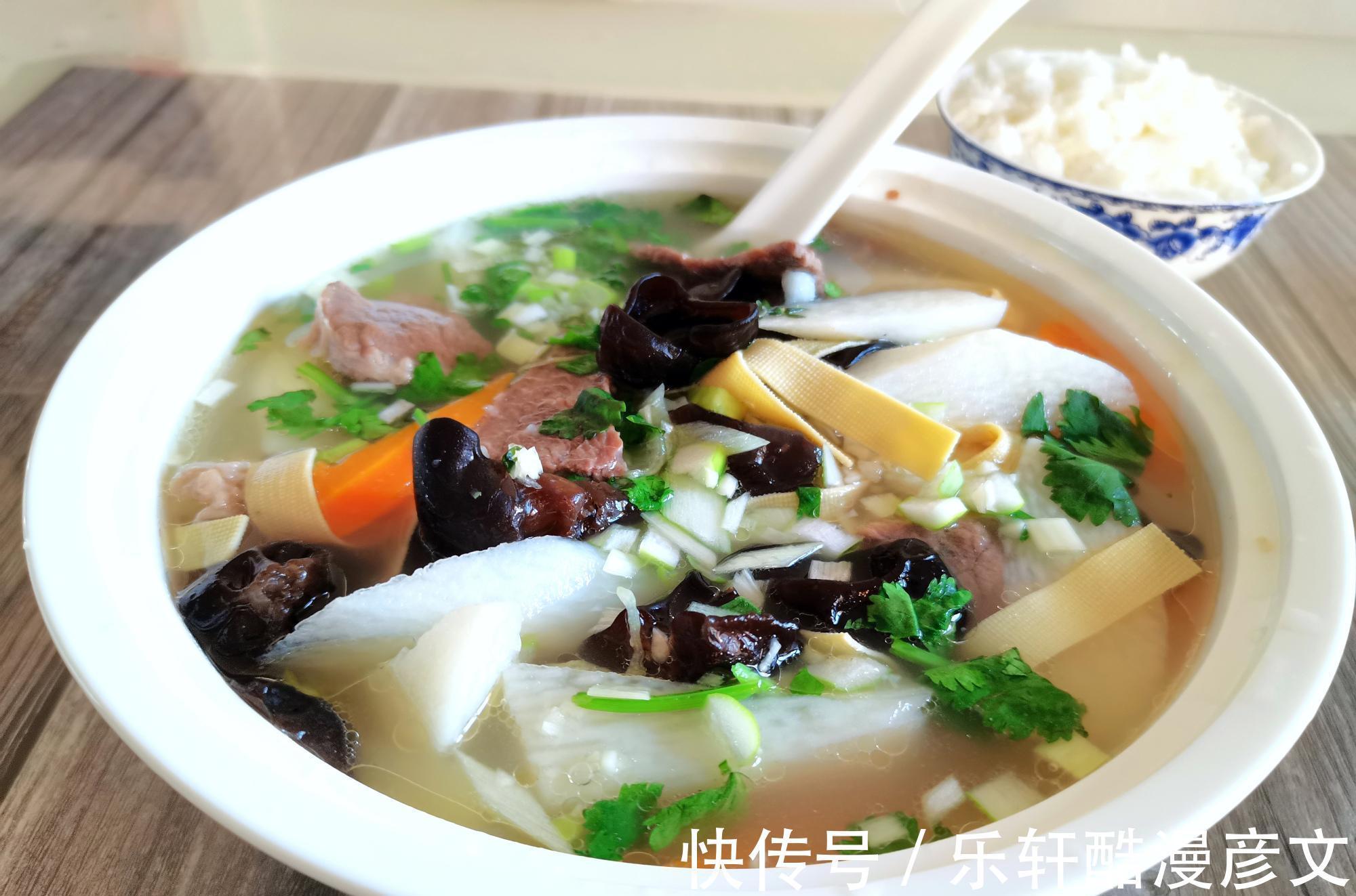 一家3口人的午餐，只有一菜一汤，丈夫孩子却说太满意了