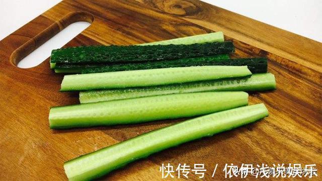 主菜|原来黄瓜切法有这么多种，黄瓜的花式切法大全图文详解，一看就会
