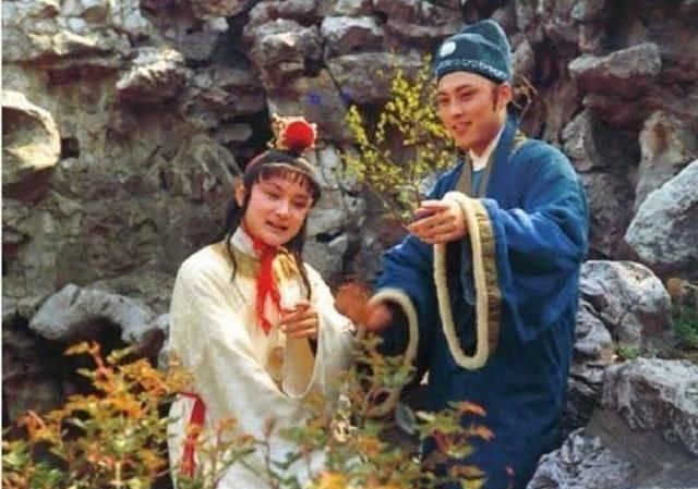 贾宝玉|贾宝玉的真名叫什么曹公早已埋下了伏笔,可惜无人看到