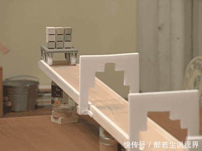 孩子|这是谁家的孩子？太会抢镜了！