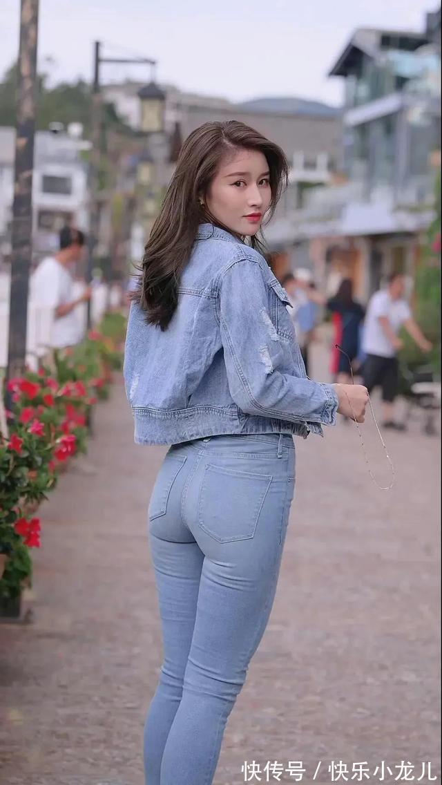 搭配 牛仔套装搭配黑色高跟鞋,穿出休闲时尚美,太好看了