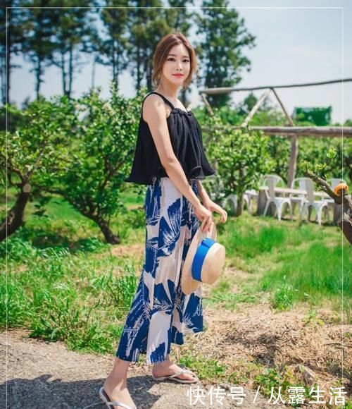 小姐姐|美女穿搭：浪费度假风的穿搭，海岛气息十足，小姐姐很浪漫