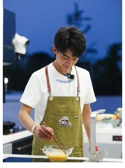 厨师|“生死未卜”的《中餐厅》开播,黄晓明与合伙人接受无厨师挑战