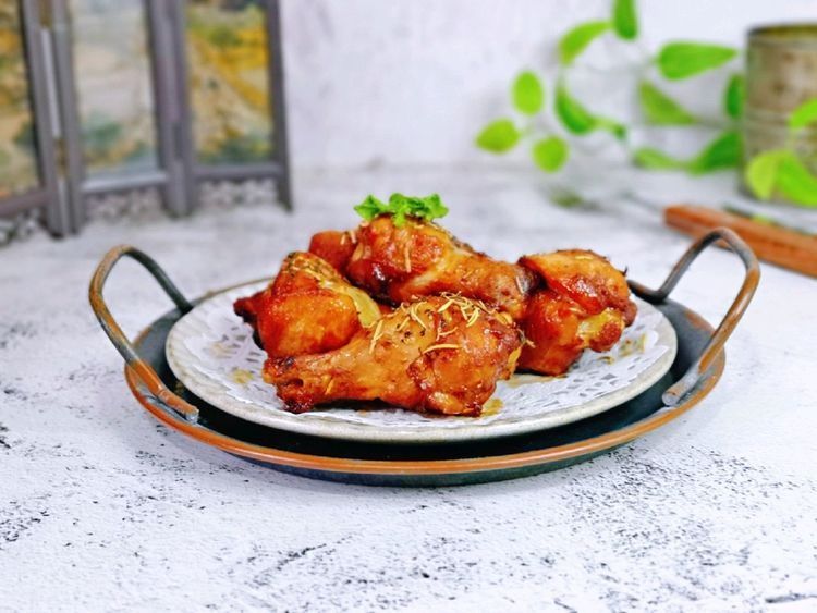 烤好之后出锅装盘即可享用，香气逼人，味道特别棒。