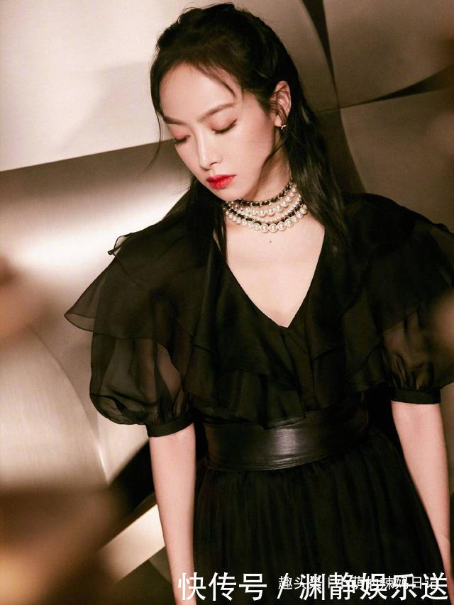 女人不管奔几，尽量少戴这5种“饰品”，显廉价没气质还很掉价