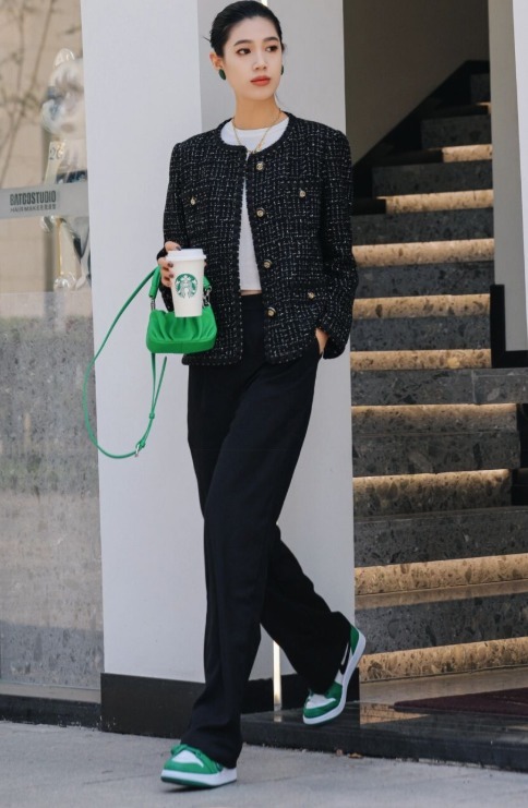 塞衣角|冬天怎么穿阔腿裤?建议搭配这4种上衣,显高显瘦不是梦