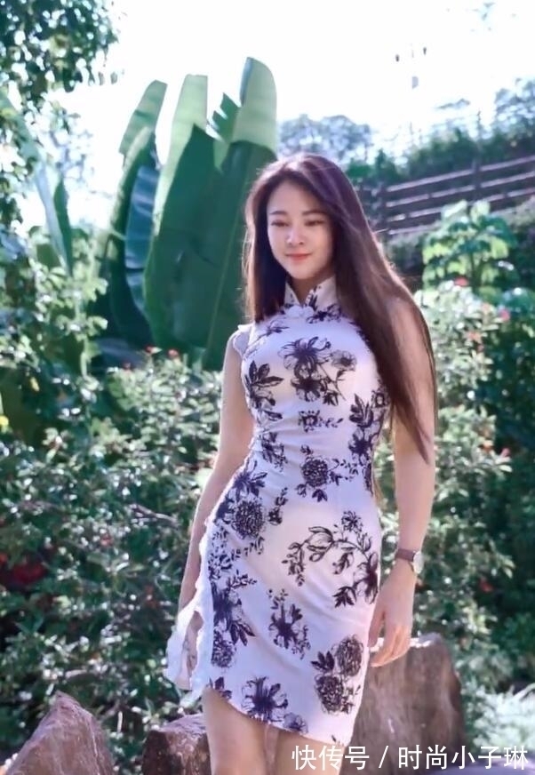 魅力 旗袍造型散发高级感,行走间魅力尽显,看着得有100斤