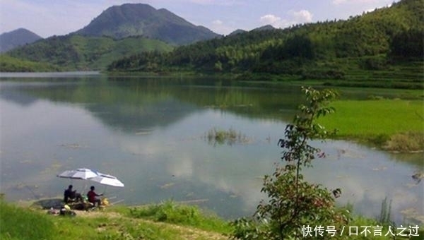 翘嘴连竿|夏天水库手竿钓翘嘴,注意这些要点,翘嘴连竿上,狂拉到手酸