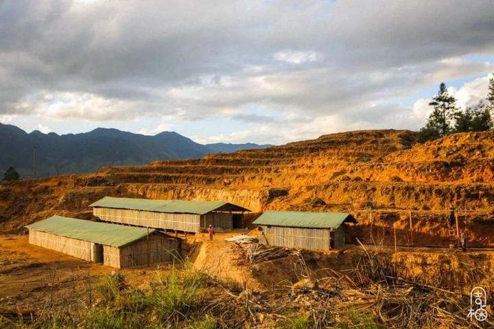 山里|周小柚坐车6小时只为解锁这个大山里的“五古”小村，真的太美了！