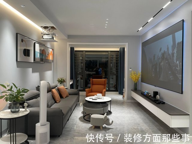 灯光|104平四口之家,客厅激光投影太过瘾,整柜的手办太壮观