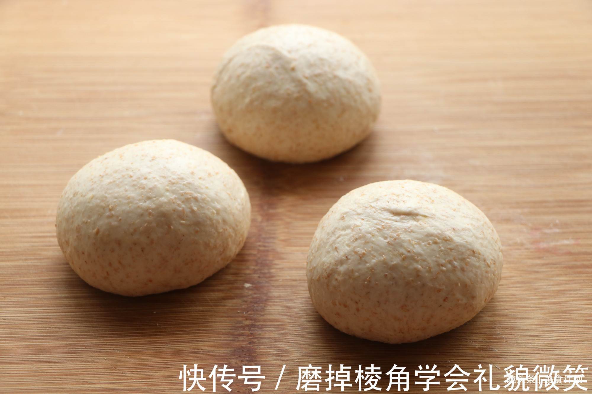 低油低糖的全麦吐司，麦香十足，放3天也柔软，健康早餐从它开始