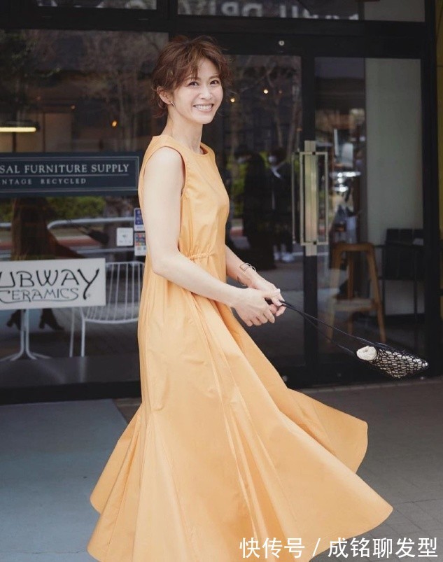 收腰|年过50岁的女人,尽量别穿得太花哨太抢眼,不仅显廉价还掉档次