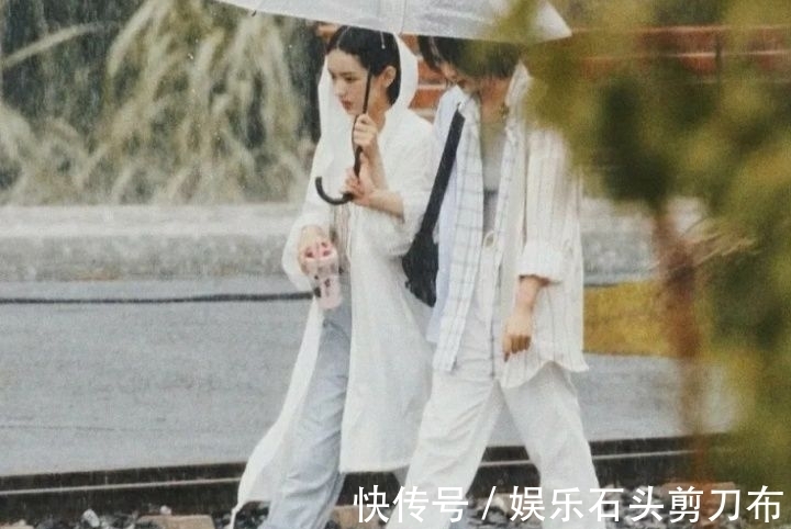 富美|姐姐戴鐐銬她卻要出道,姚安娜闖圈小半年,終于找對路子了